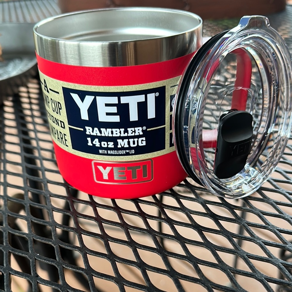 Yeti Rambler 14 oz Mug in Rescue Red with Clear Lid NWT